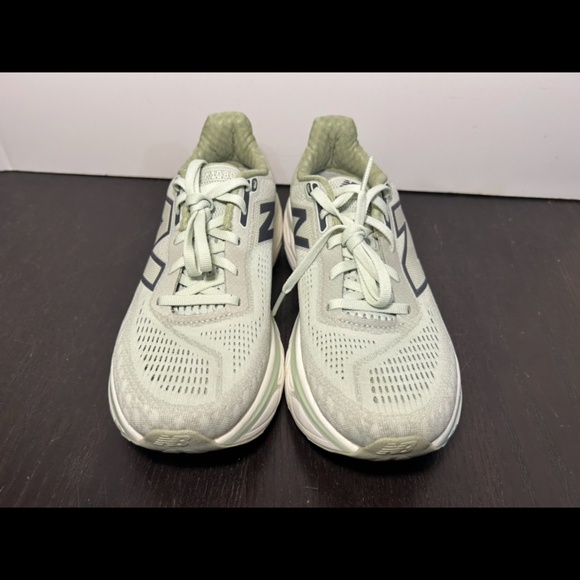 New Balance Light Green and White Sneakers - Picture 4 of 15